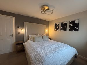 Bedroom- click for photo gallery